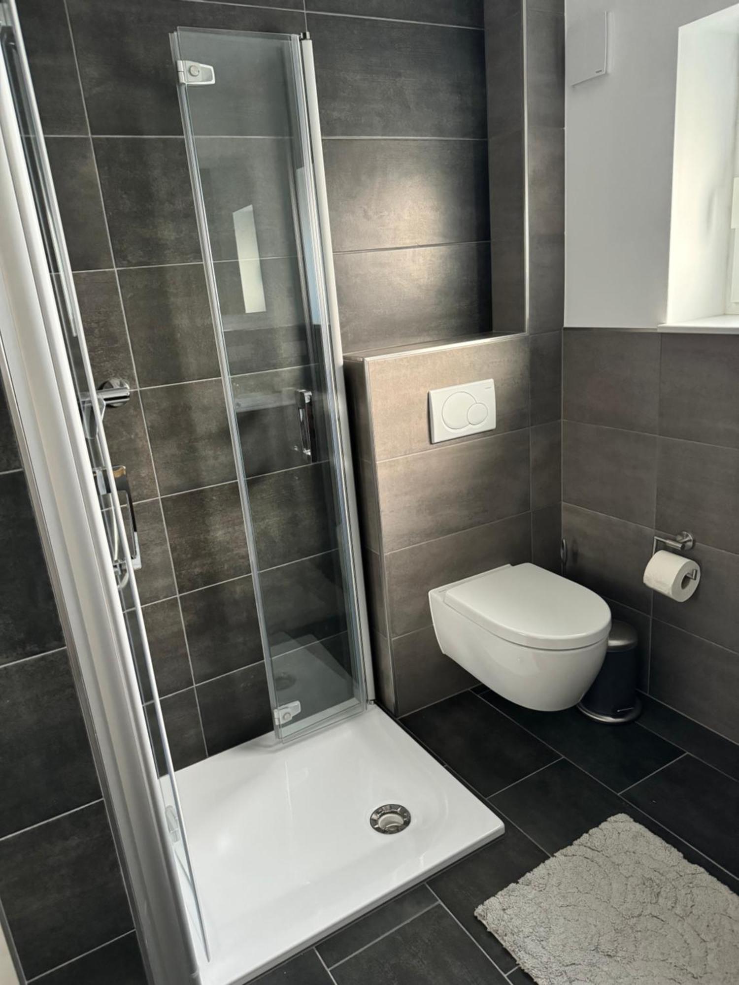 Apartment Modern & Grosszuegig! Ideal Fuer Familie & Arbeit *